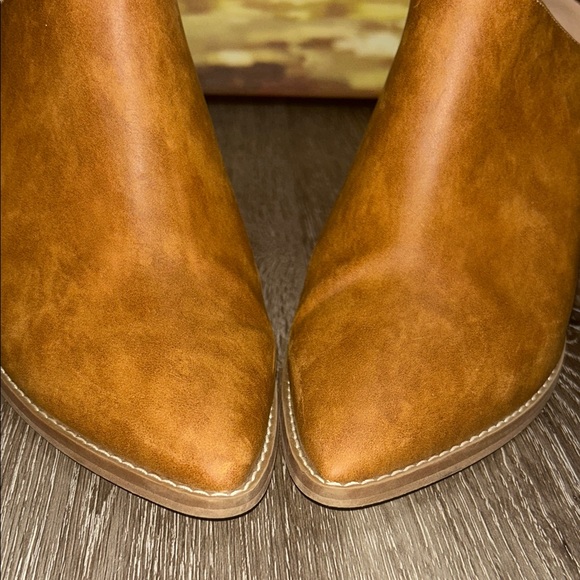 Abound Women's Brown Leather Mules - Picture 14 of 15